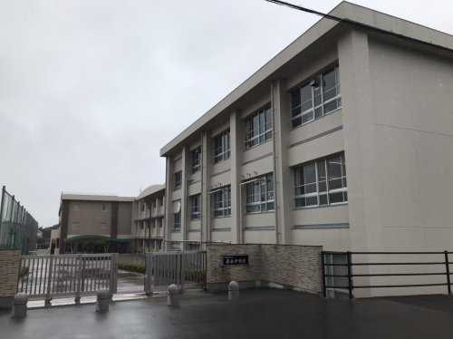 中学校　屏水中（中学校）まで646m