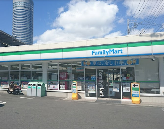 コンビニ　ファミリーマート 港北篠原町店（コンビニ）まで1063m