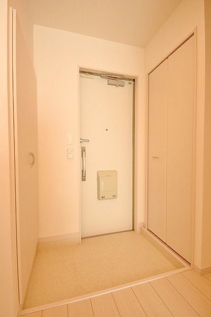 玄関　★シューズボックスと収納付きの玄関です★