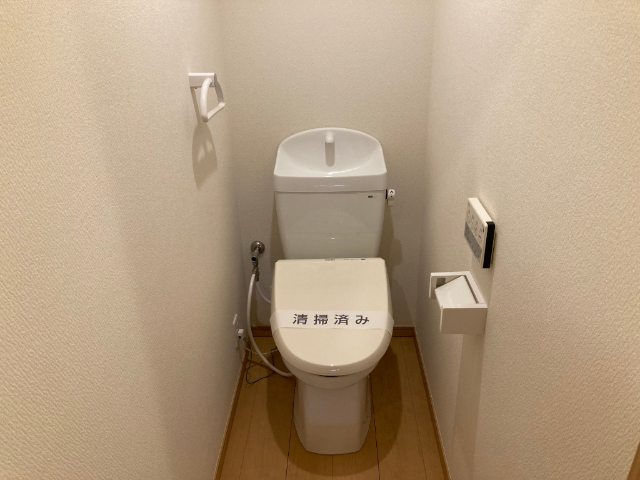 トイレ　温水洗浄便座完備