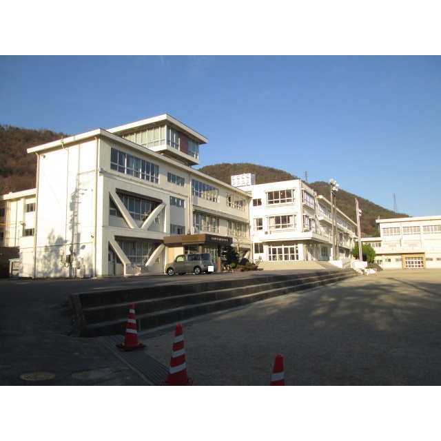 中学校　鵜沼中学校（各務原）（中学校）まで3120m