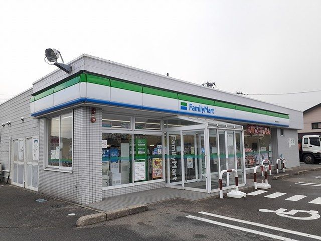 コンビニ　ファミリーマート潟上昭和店（コンビニ）まで240m