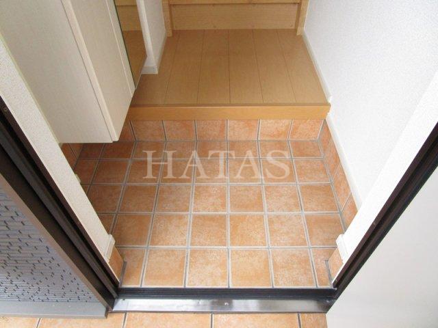 玄関　同物件別部屋です。