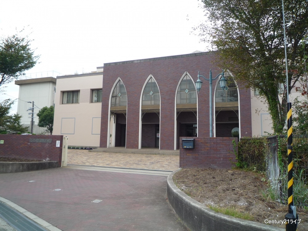 中学校　宝塚市立　長尾中学校（中学校）まで987m