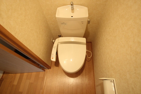 トイレ　※別部屋の写真です