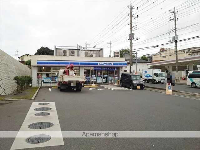 コンビニ　ローソン（コンビニ）まで896m