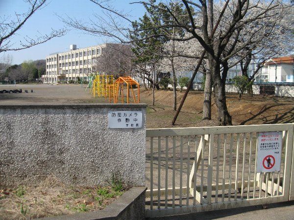 小学校　多摩市立東寺方小学校（小学校）まで601m
