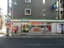 コンビニ　ファミリーマート綾瀬二丁目店（コンビニ）まで135m