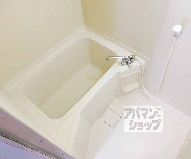 バス・シャワールーム　広めのお風呂です