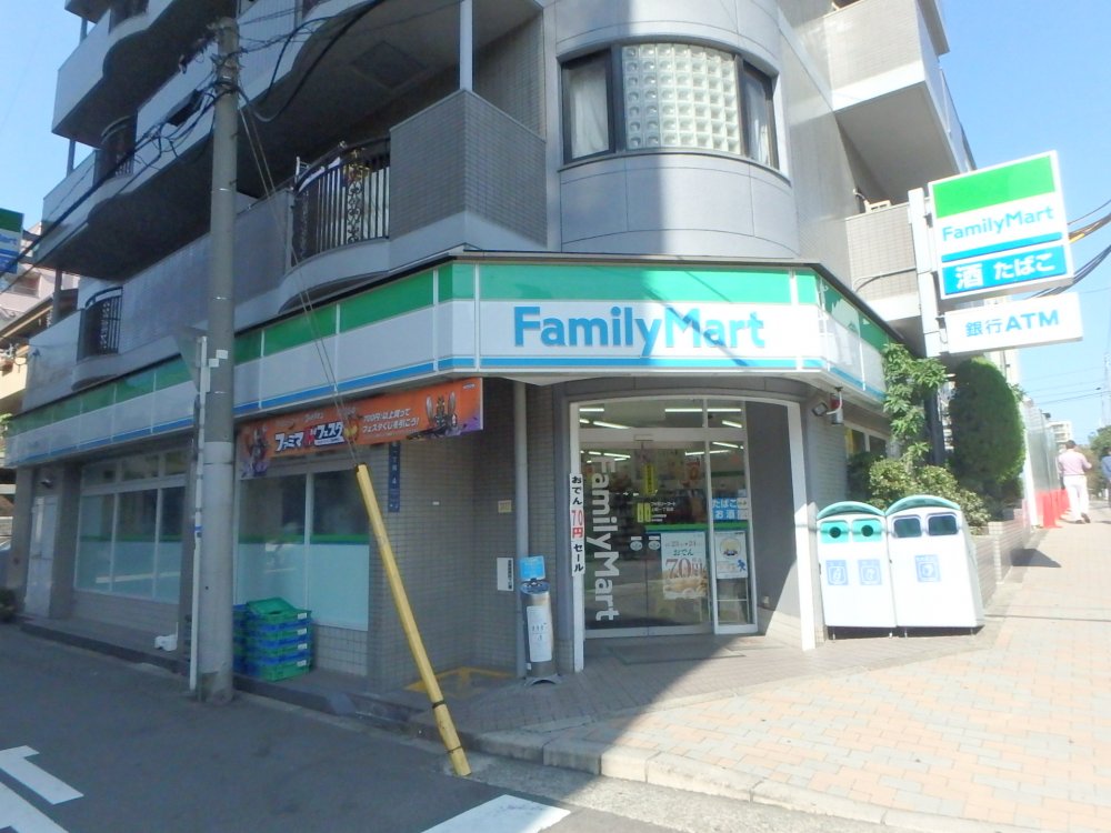 コンビニ　ファミリーマート上町一丁目店（コンビニ）まで261m