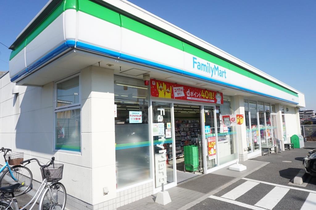 コンビニ　ファミリーマート 東浦和三丁目店（コンビニ）まで649m