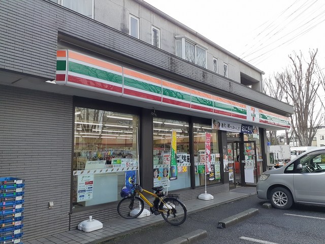 コンビニ　セブンイレブン（コンビニ）まで696m