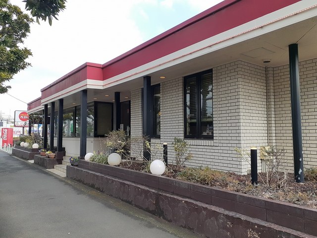 飲食店　ガスト（飲食店）まで673m