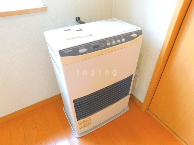 その他設備　灯油ストーブを完備したお部屋です。