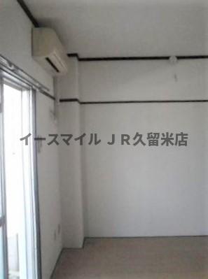居室・リビング　落ち着いた色調の洋室です
