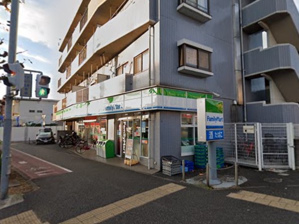 コンビニ　ファミリーマート（コンビニ）まで307m