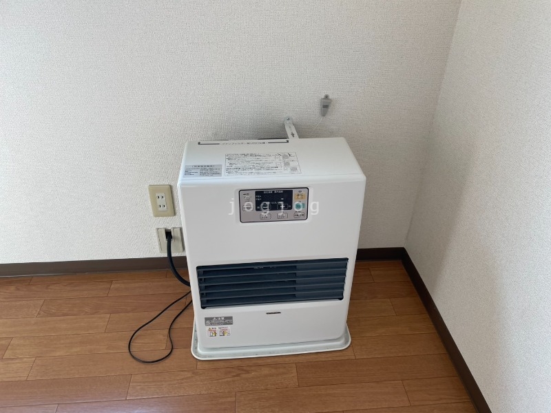 その他設備　冬はあったか灯油ストーブです。