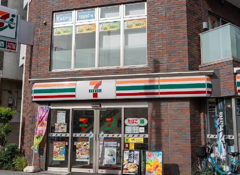 コンビニ　セブン-イレブン（コンビニ）まで300m