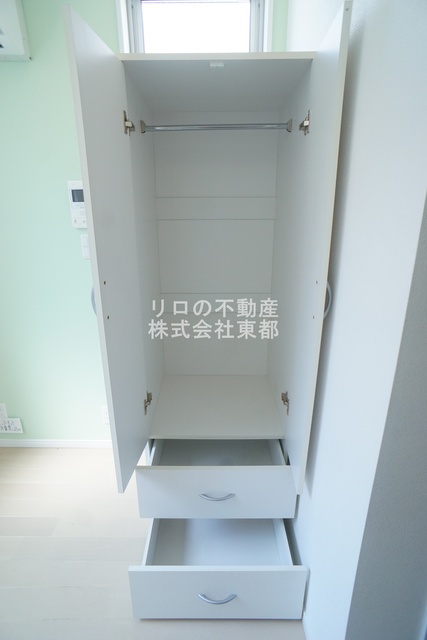 収納　ロングコート・ワンピースなどの収納も可能な縦長収納です！
