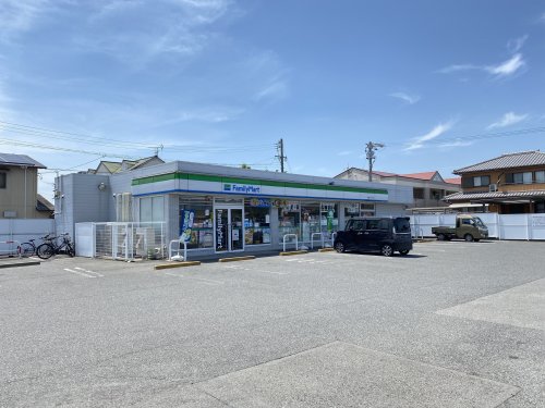 コンビニ　ファミリーマート（コンビニ）まで187m