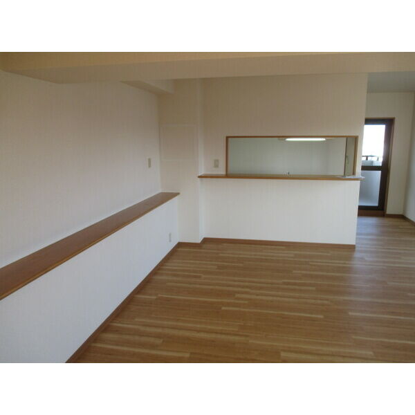キッチン　※写真は同じマンションの違う部屋のものになります。