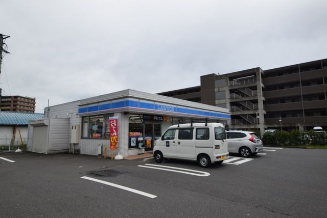 コンビニ　ローソンさいたま日進町三丁目店（コンビニ）まで449m