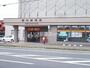 郵便局　静内郵便局（郵便局）まで387m