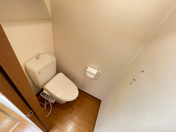 トイレ　※同物件別号室写真となります。