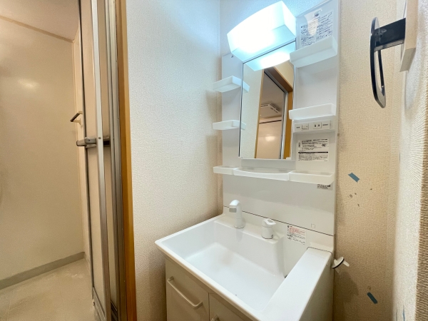 洗面設備　※同物件別号室写真となります。