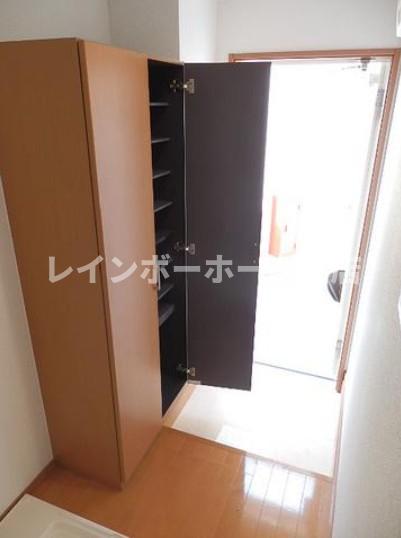 玄関　収納もある玄関です