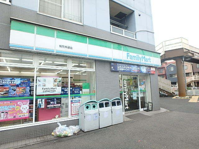 コンビニ　ファミリーマート鶴見仲通店（コンビニ）まで90m