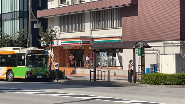 コンビニ　ファミリーマート（コンビニ）まで1018m