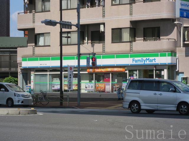 コンビニ　ファミリーマート滝野川五丁目店（コンビニ）まで558m