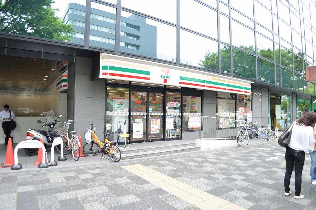 コンビニ　セブンイレブン 烏丸御池店（コンビニ）まで745m