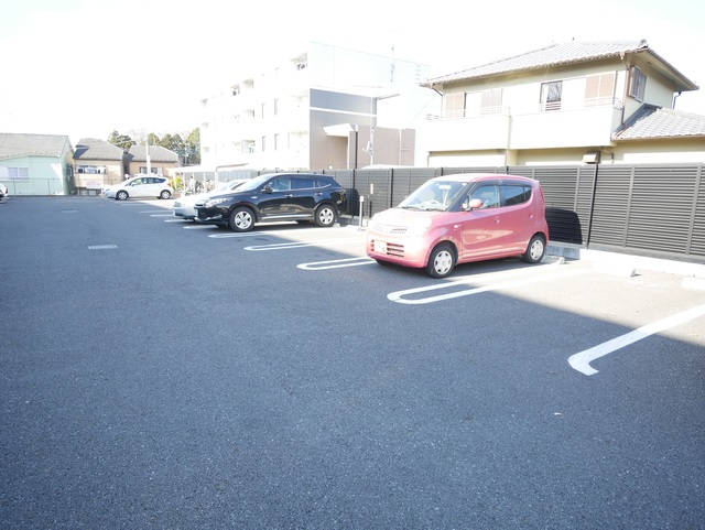 駐車場　★敷地内駐車場も広めに取られています★