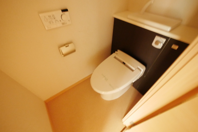 トイレ　★人気の温水洗浄便座付です★