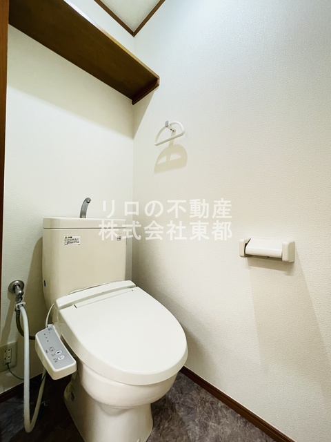 トイレ　白基調で清潔感のあるトイレです♪