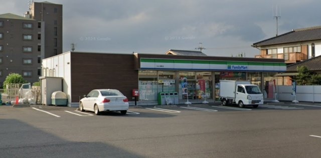 コンビニ　ファミリーマート　小山八幡町店（コンビニ）まで667m