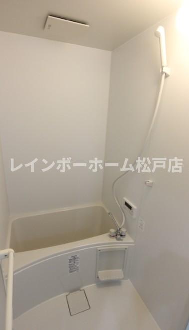 バス・シャワールーム　ゆったり過ごせるお風呂です