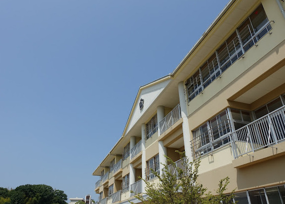 小学校　知多市立八幡小学校（小学校）まで778m