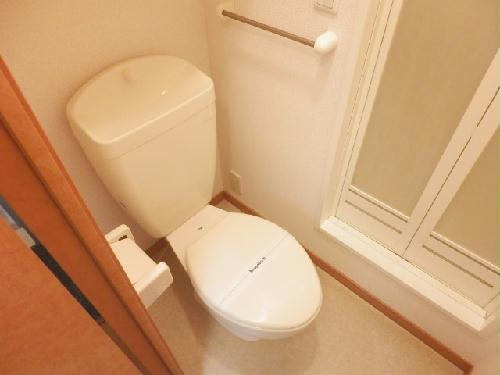 トイレ　トイレの奥にお風呂があるタイプのお部屋です！