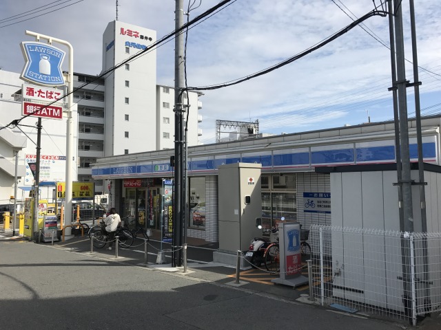 コンビニ　ローソン藤井寺岡一丁目店（コンビニ）まで136m