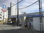 コンビニ　ローソン藤井寺岡一丁目店（コンビニ）まで136m