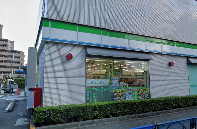 コンビニ　ファミリーマート 芦花公園駅北店（コンビニ）まで317m