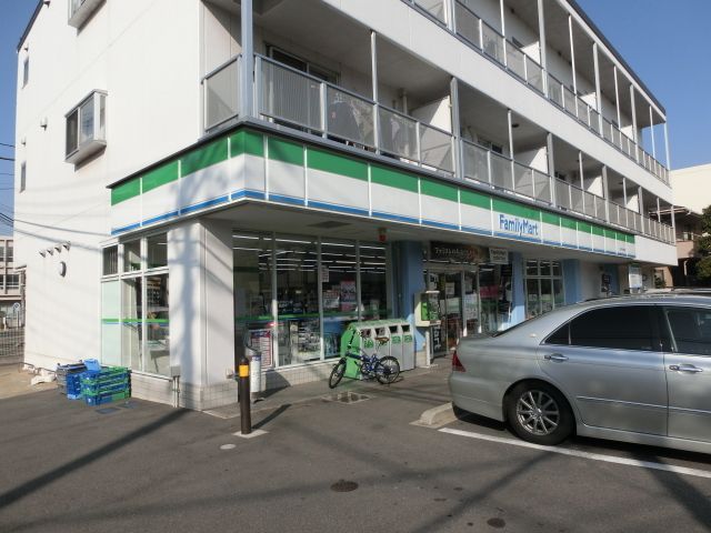 コンビニ　ファミリーマート（コンビニ）まで410m