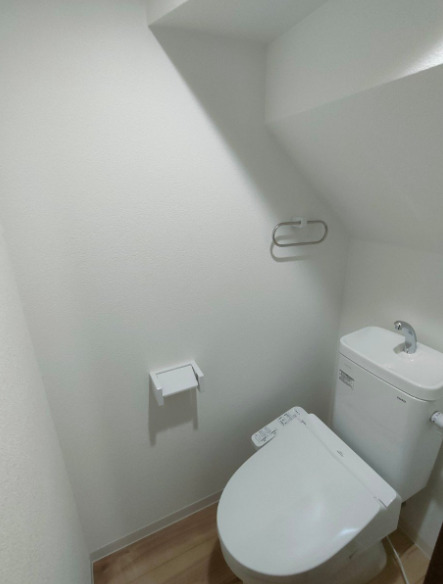 トイレ　別部屋の画像を使用しております。