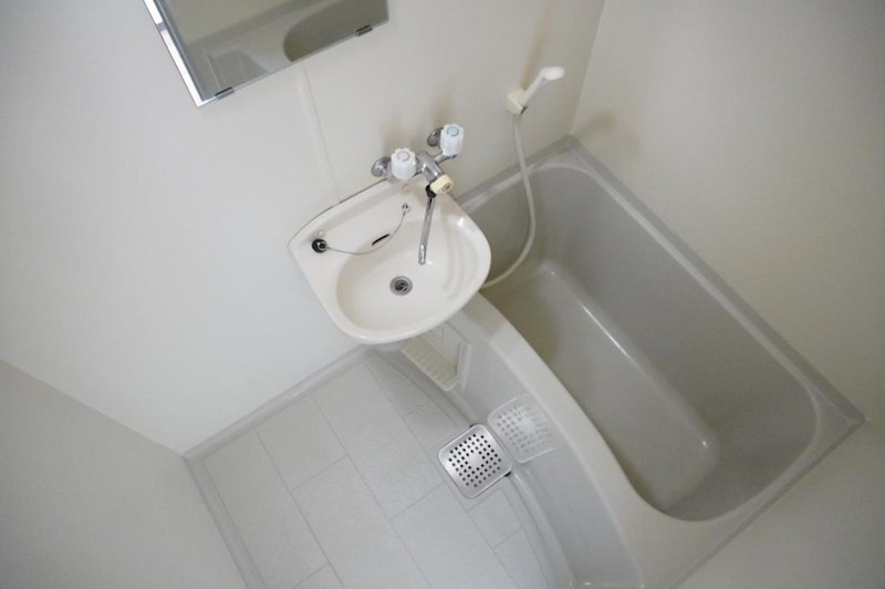 バス・シャワールーム　バス・トイレ独立設計で快適な毎日