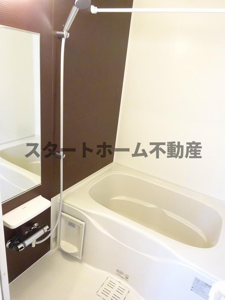バス・シャワールーム　コンパクトで使いやすいお風呂です