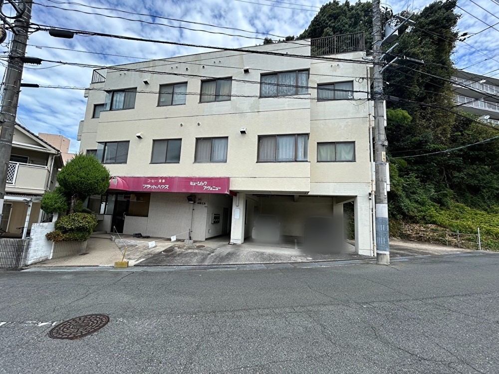 建物外観　1階駐車場1台無料