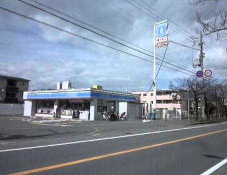 コンビニ　ローソン 東大阪花園桜通り店（コンビニ）まで1m
